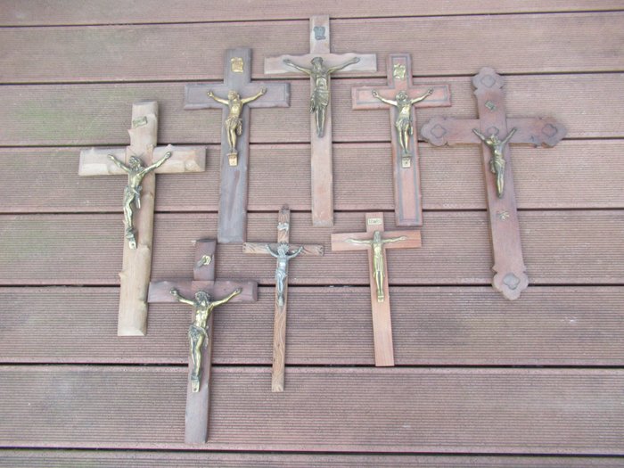 Crucifix (8) - hout - messing - diverse - 1910-1920