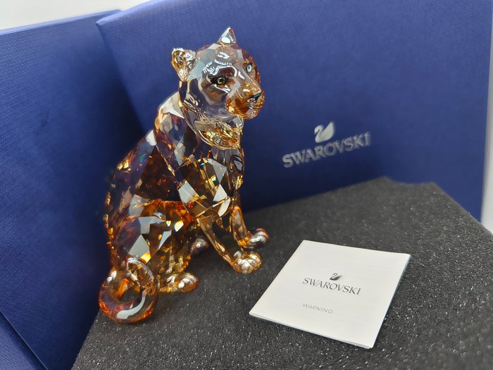 玩具人偶 - Swarovski SCS 2019 Amur Leopard Sofia Figurines 5428541 - 水晶