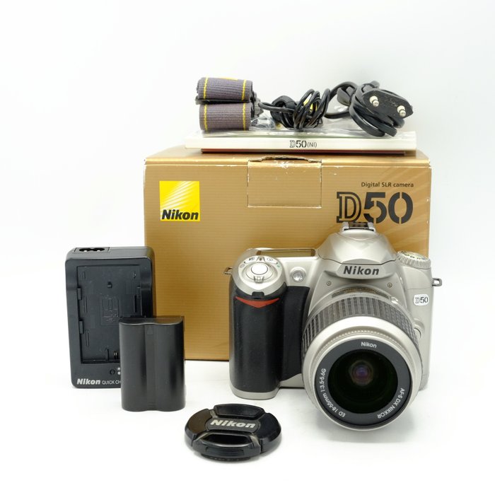 Nikon D50 + Nikon AF-S Nikkor 18-55mm F3.5-5.6G ED DX (zilver) (7654) Digitale Spiegelreflexkamera (DSLR)