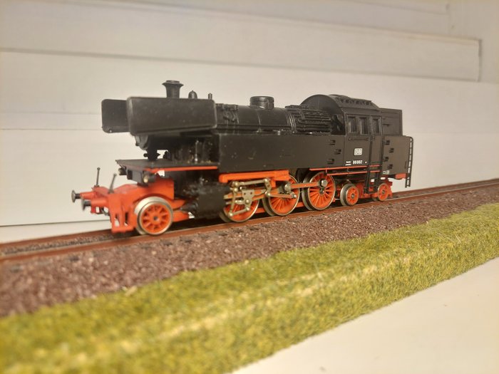 Piko H0 - Damplokomotiv med tilhengervogn (1) - BR 66 002 - DR (DDR)