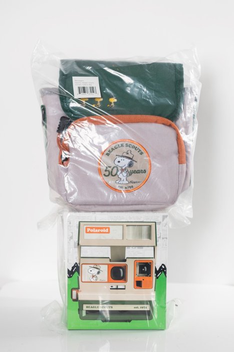 Polaroid 600 Peanuts - Beagle Scouts + Bag Cámara analógica