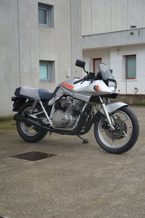 Suzuki - GS Katana - 1100 cc - 1982
