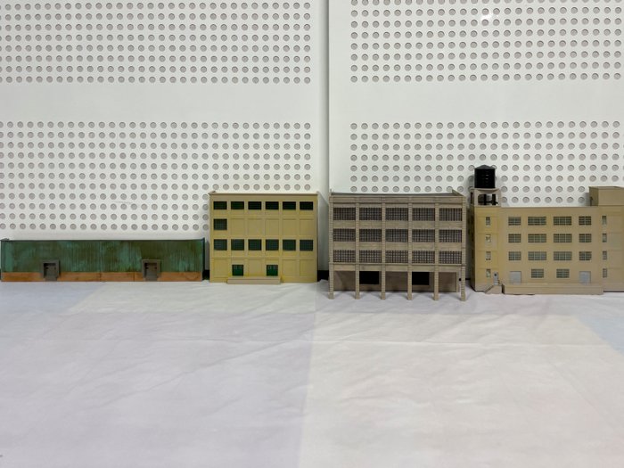 Walthers H0 - Modellbahngebäude (4) - Industrielle Hintergrundfabriken, Lagergebäude