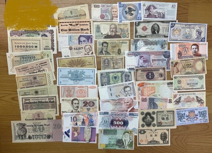 Mundo. - 44 banknotes - various dates  (Sem preço de reserva)