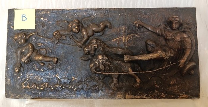 Ανάγλυφο, scena mitologica - Cibele su carro trainato da due leoni - larghezza 46 cm - 22 cm - Μπρούντζος
