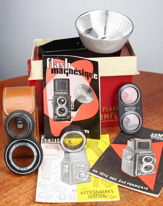 SEM 8 accessoires pour Semflex : 1 Flash avec boite + 2 Lentilles Macro 1D et 7 + 2 Filtres + 3 Αντανακλαστική φωτογραφική μηχανή με διπλό φακό (TLR)