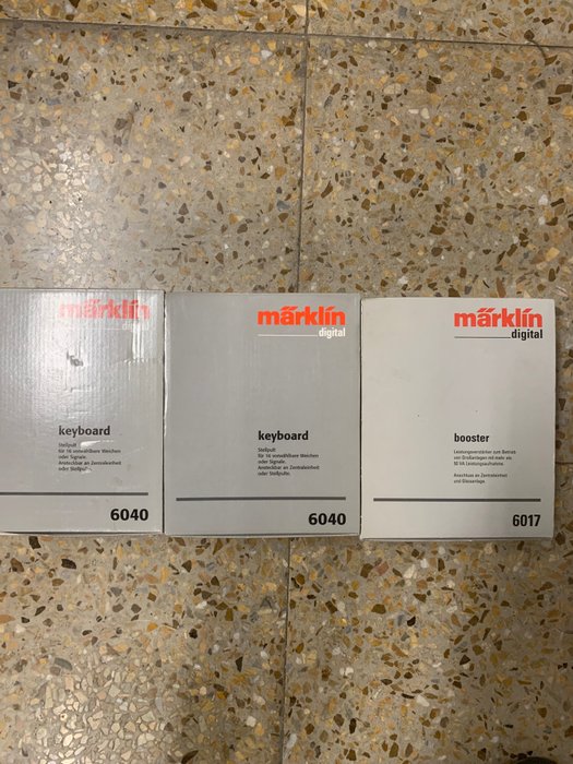 Märklin H0 - 6040/6017 - 電子控制單元 (3) - 2 個鍵盤和 1 個助推器