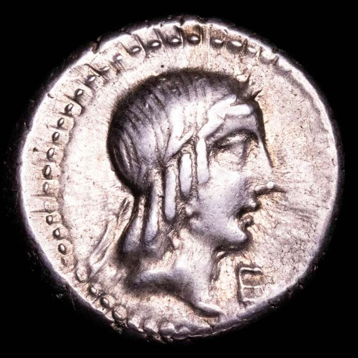 Római Köztársaság. L. Calpurnius Piso L.f. L.n. Frugi, Kr. e. 90. Denarius Rome mint, 90 B.C. . L PISO FRVGI. Horseman right with palm. Control mark ·L· above.