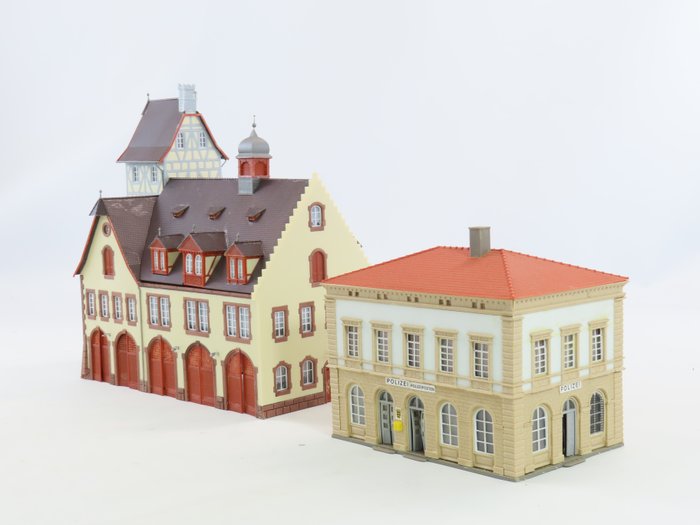 Faller, Preiser H0轨 - 10242/130163/191754 - 模型火车建筑物 (3) - 消防局主楼、消防员和警察总部