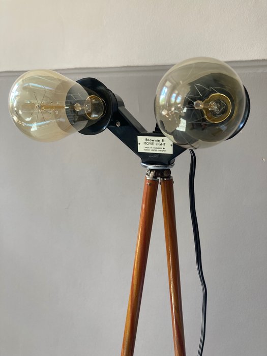 Lampada - Lampada da cinema Kodak Brownie 8 - Acciaio (inossidabile), Bachelite, Legno, Rame