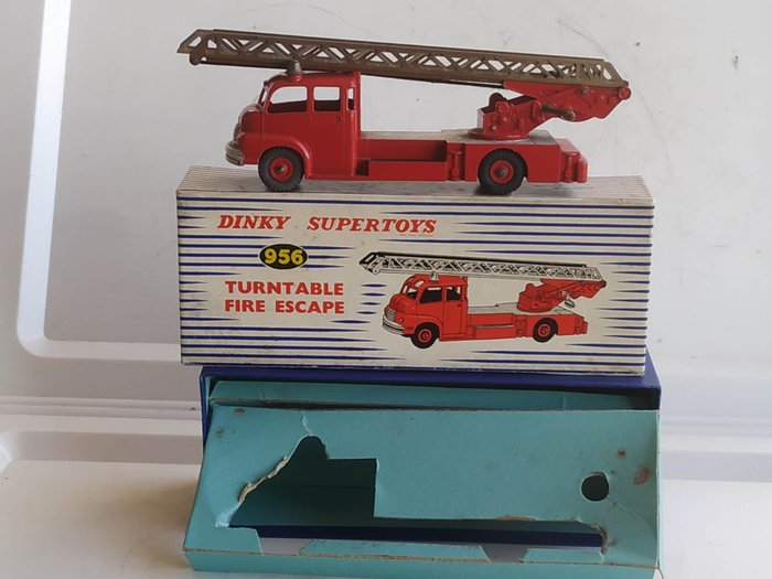 Dinky SuperToys 1:48 - Modellauto - Original First Issue  "NO" Windows-Edition - "BEDFORD" Turntable Fire Escape - Nr. 956 – In der Original-Windows-SuperToys-Box der ersten Serie „NO“ – 1958