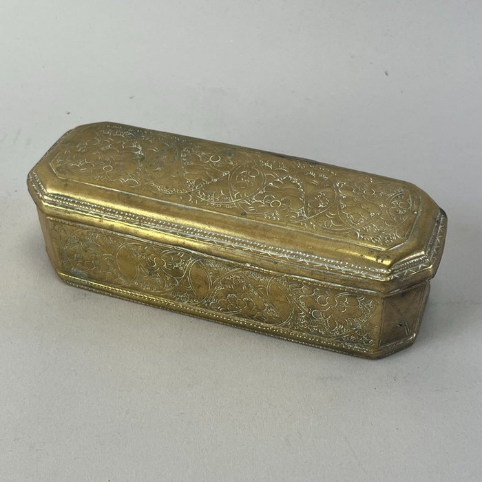 烟草盒 - 荷兰古董铜质雕刻烟草盒 - 19 世纪 - 带花卉雕刻 - 铜