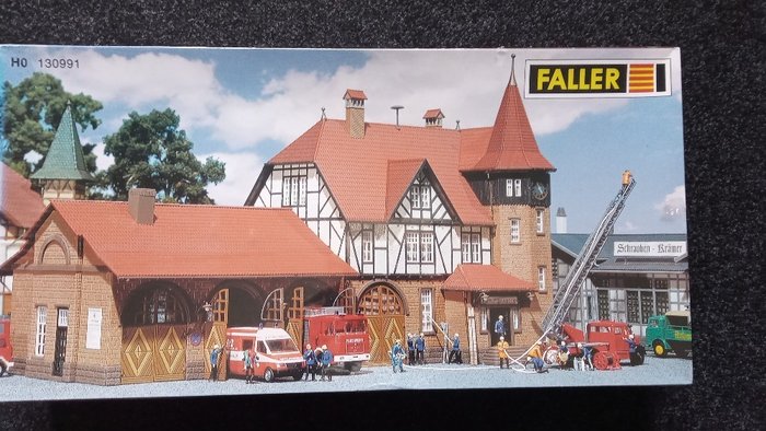 Faller H0 - 130991 - Modellbahnlandschaft (1) - Rettungszentrum