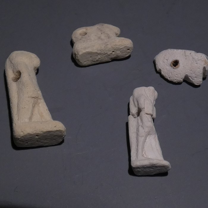 古埃及 Faience, 團體護身符。 22 毫米高。晚期，西元前 664 - 332 年 小雕像 - 22 mm  (沒有保留價)