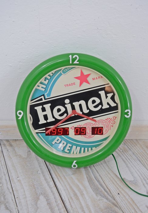 Väggklocka - Heineken - Millennium Clock - Plast - 1990-2000