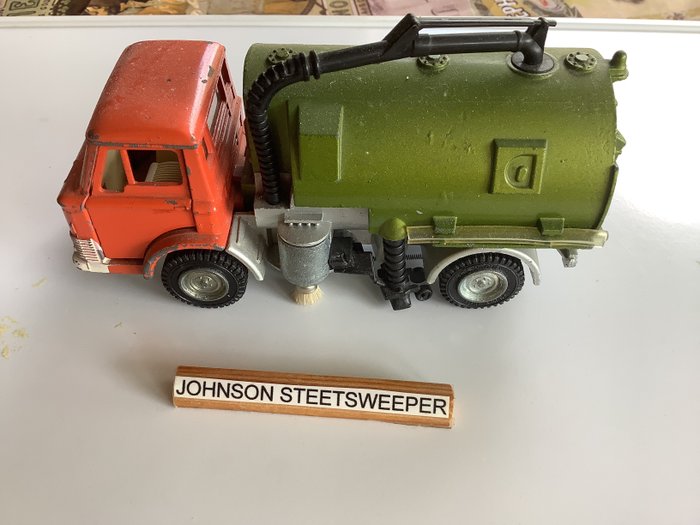 Dinky Toys 1:43 - Modelauto - ref. 451 Johnson Streetsweeper, in goede staat - Uitgebracht in het jaar 1971