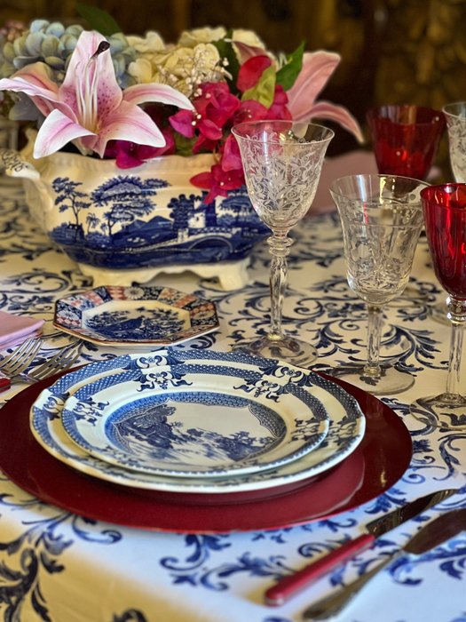 Tafelkleed met intens blauwe print, brede tafels. - Tafelkleed  - 270 cm - 180 cm