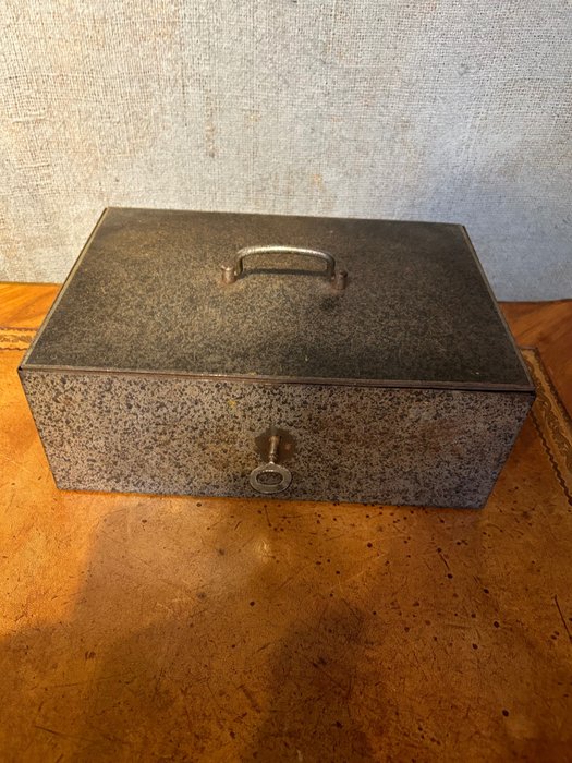 Casket - Cash box, Document box (with original key) - Metal
