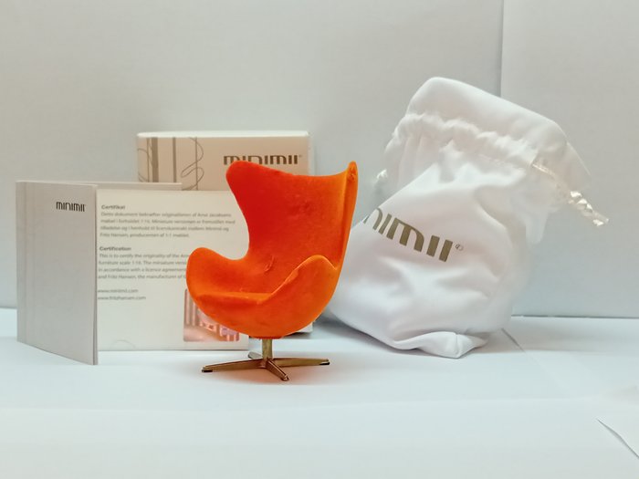 Minimii - Arne Jacobsen - minimii - Liggestol - Miniature Arne Jacobsen Egg Lounge Chair - polyurethan og rustfrit stål