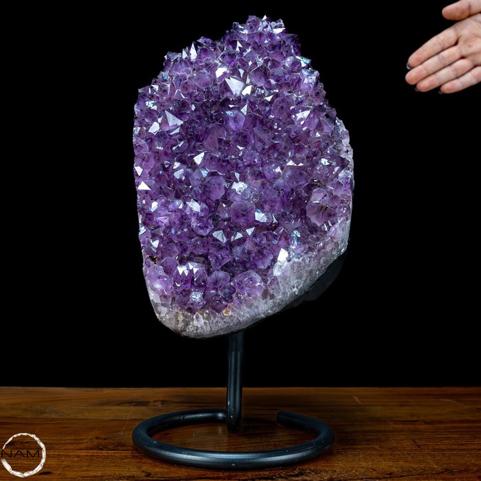 天然紫水晶放在支架上， 乌拉圭- 9904.83 g