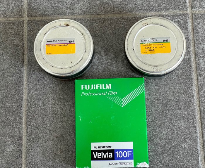 Kodak 30 meter Kodak TRI-X pan / 30 meter Kodak PLUS-X pan / Fujichrome Velvia 4x5 inch Ubrukt film