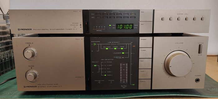 Pioneer - A-7 Solid state integrated amplifier, F-7 Quartz PLL Tuner - Hi-fi set