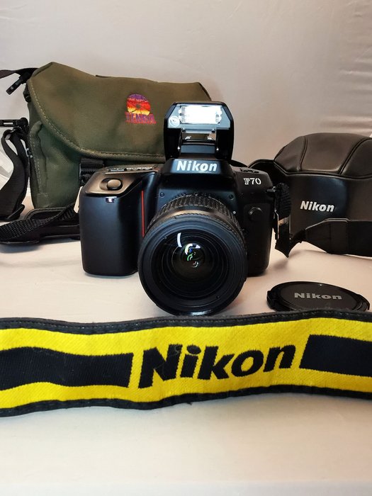 Nikon F70 + AF Nikkor  28-80mm 1:3.5-5.6 D + acc. Analóg fényképezőgép