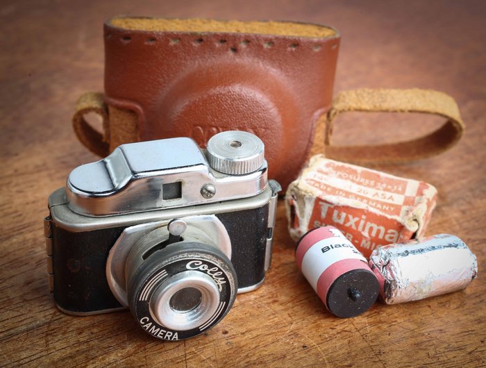 Rare Mini Appareil Colly avec 3 films et un étui 1950 微型相机