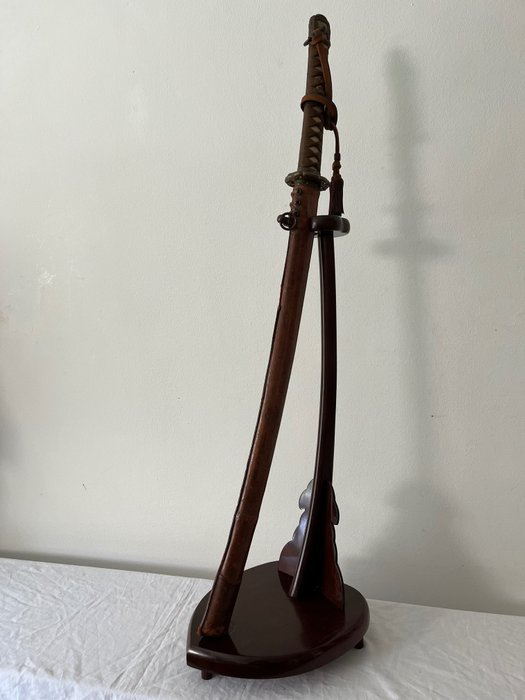 站架 - 木材 - 舊大型硬形武士刀紅木手工製作高品質劍架適合 1 個武士刀 - 日本 - 昭和年代(1926-1989)  (沒有保留價)