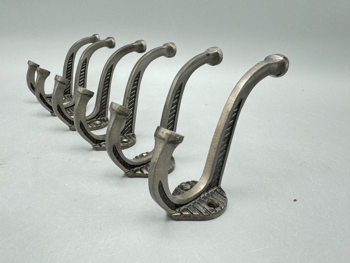 Zes schitterende art deco stijl kapstokhaken - Set of coat hooks (6) - Steel