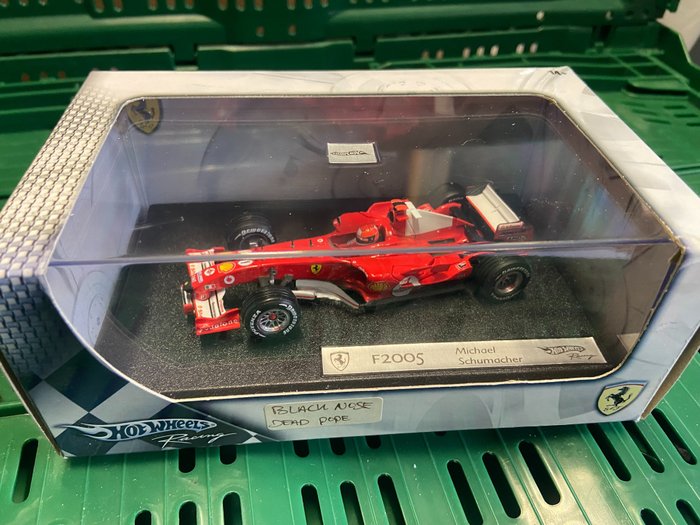 Hot Wheels 1:43 - Modellino di auto  (2) -Ferrari F2005 - M. Schumacher (D)