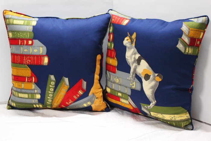 Cushions with "Cats on books" fabric by Piero Fornasetti - Cushion (2)