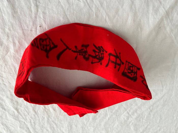 Japán 2. világháborús piros TASUKI SASH a Japán Birodalmi Hadseregtől pamut aláírva - Nincs kikiáltási ár - Lobogó
