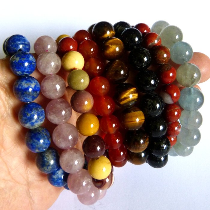 Beautiful collection of agate, tiger eye, red jasper, rose quartz bracelets...- 297 g