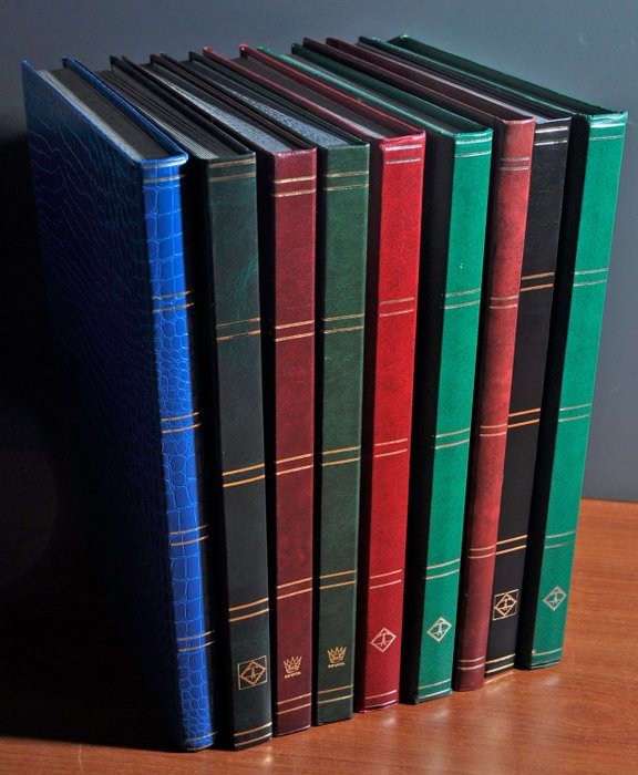 Zubehör  - 9 leere Einsteckbücher mit schwarzen Seiten in gutem Zustand
