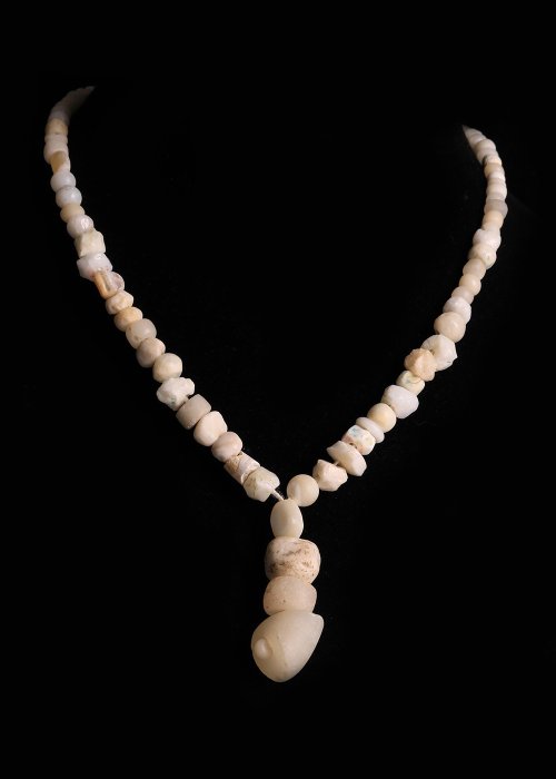 Västasiatisk Vit hårdsten Pärlat halsband  (Utan reservationspris)