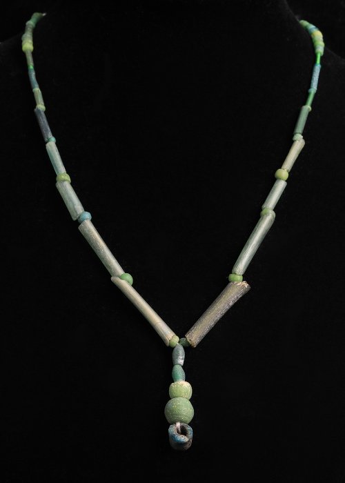 Romerska antiken Grönt glas Pärlat halsband  (Utan reservationspris)