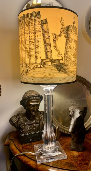 Tischlampe - Lampenschirm aus Fornasetti-Stoff - Baumwolle, Plexiglas