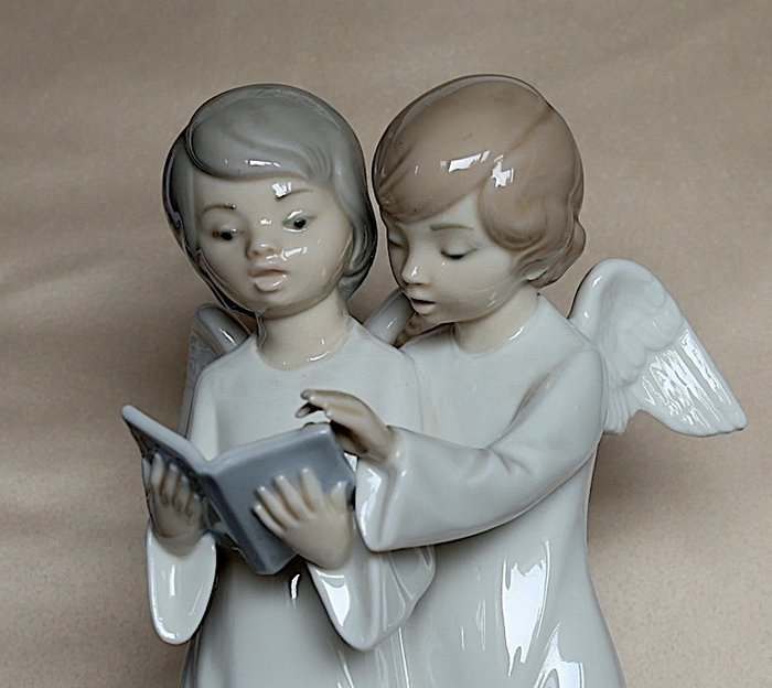 Nao by Lladró - Francisco Català - 小雕像 - "Due angeli cantano" - 瓷器