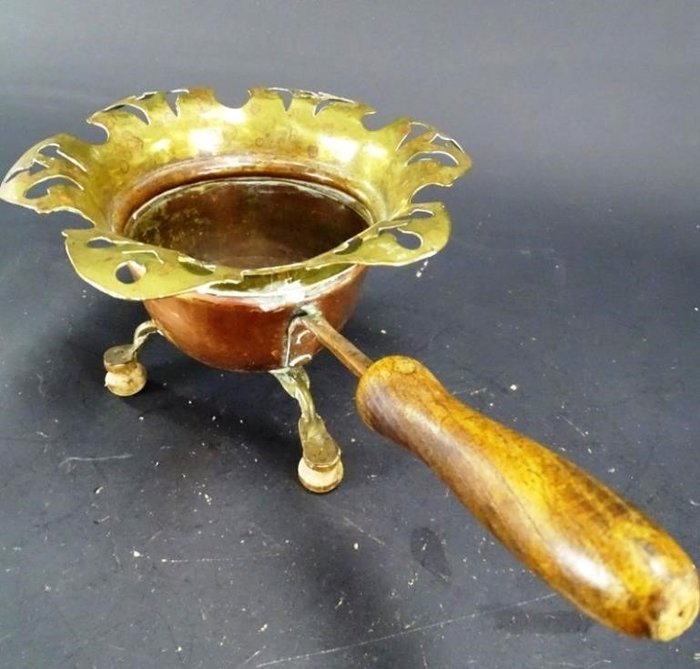 大盘子 - 古董英国黄铜打火机/烟斗火锅。 - 铜和木头