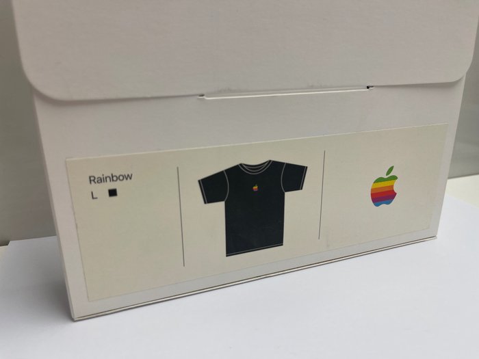 Apple rainbow logo - headquarters store - T恤