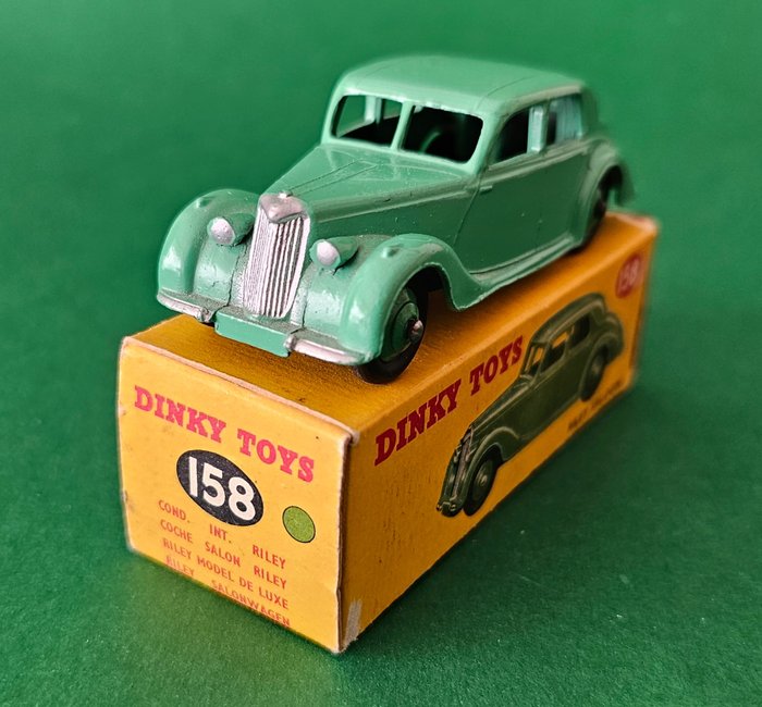 Dinky Toys 1:43 - Modelsedan - ref. 158 Riley Saloon