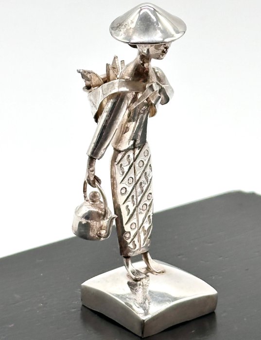 No reserve-Grote zilveren miniatuur Indonesische vrouw met theepot - 微型人物 - 925/1000银