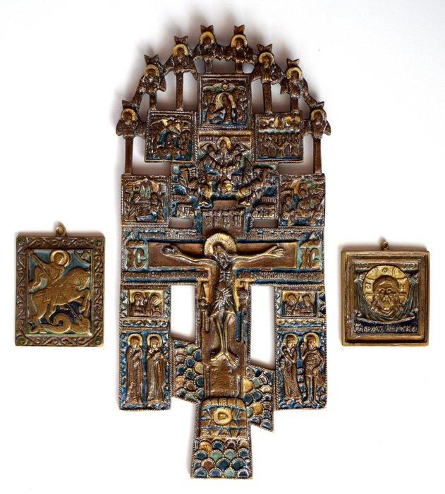 Ikone - SATZ RUSSISCH-ORTHODOXER IKONEN „Kreuzigung und zwei Ikonen“, Kupferlegierung, Kaltemaille.