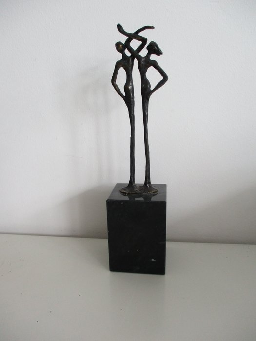 Corry van Ammerlaan - Figurine - Samen Sterk - Bronze, Marbre
