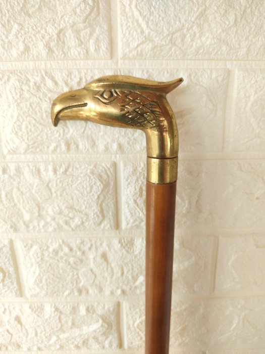 Bengala - Bengala com cabo de águia. - Bronze (dourado), Madeira