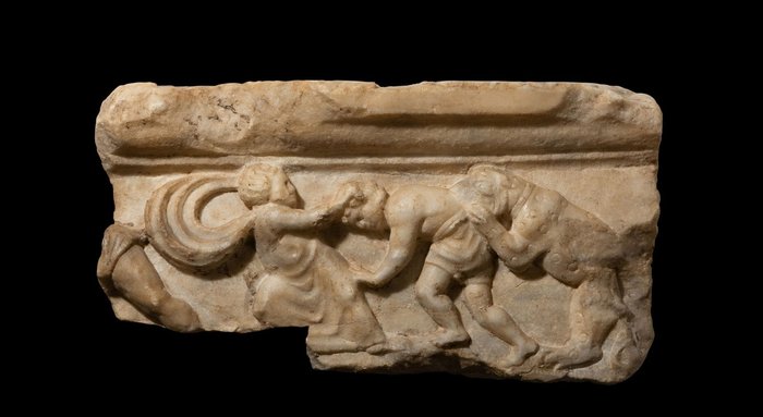 Altrömisch, Kaiserreich Marmor Schönes Relief mit Dmanatio ad Bestias. 42 cm L. 1. - 2. Jahrhundert n. Chr. Spanische Exportlizenz.