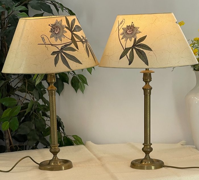檯燈 (2) - 帶有花卉裝飾的復古檯燈，由青銅黃銅製成 - 青銅色, 黃銅