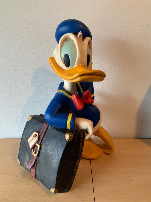 Donald Duck leaning on a travelling suitcase - 50 cm - 1 Figure