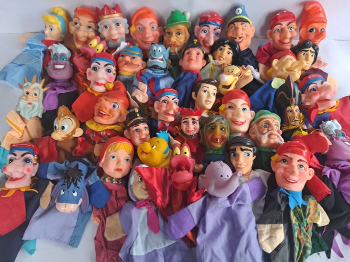 Diverse merken Disney (c) e.a.  - Legetøjsfigur Gigantisch verzameling Poppenkastpoppen / Puppets  met vele beroemdheden - Holland